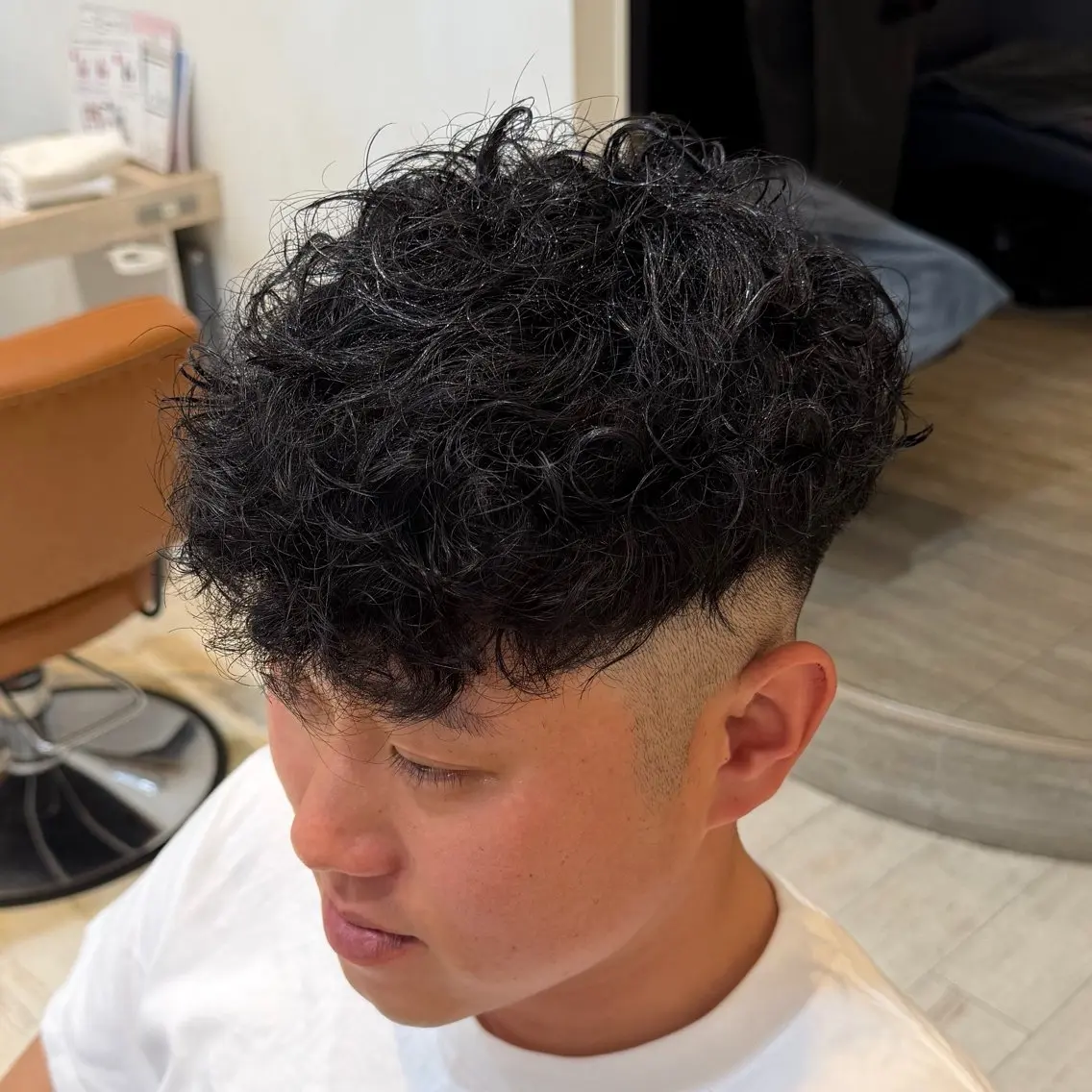 ショート パーマ メンズ フェードカット スペインカール カット 吉田 新平のヘアスタイル