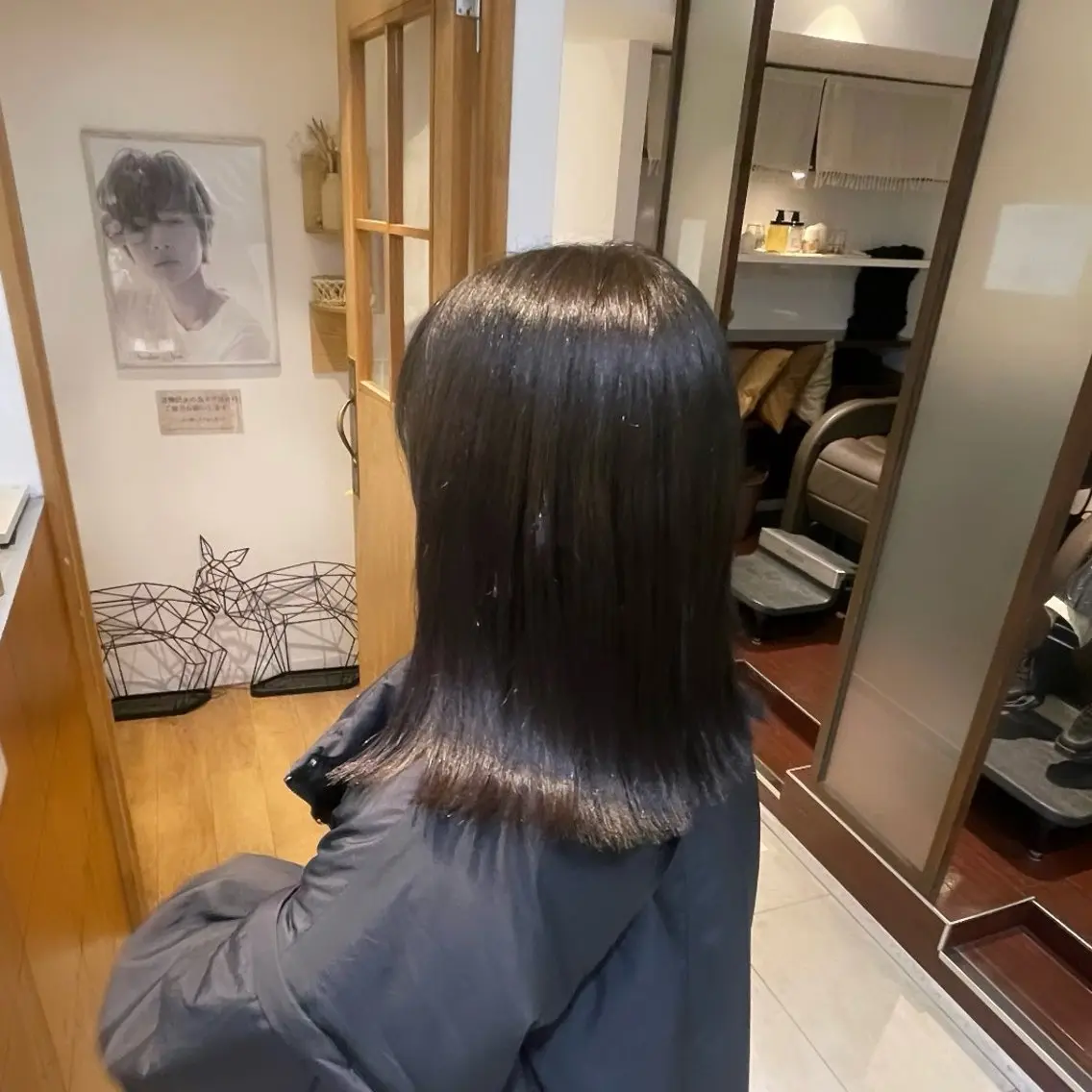 ミディアム カラー アッシュ アッシュグレー 秋元 佳乃のヘアスタイル