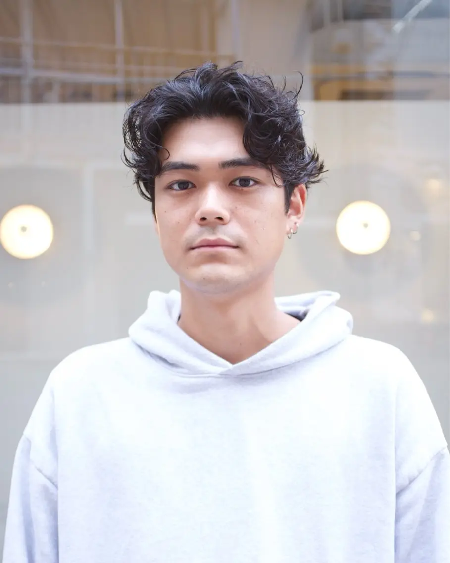 ミディアム パーマ メンズ カット パーマ メンズ専門ブリー チカラー⚡️リュウジのヘアスタイル