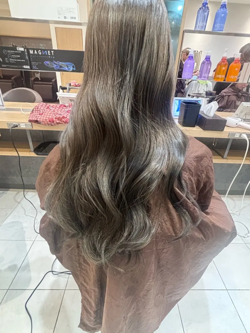 ロング 淺井 さくらのヘアスタイル