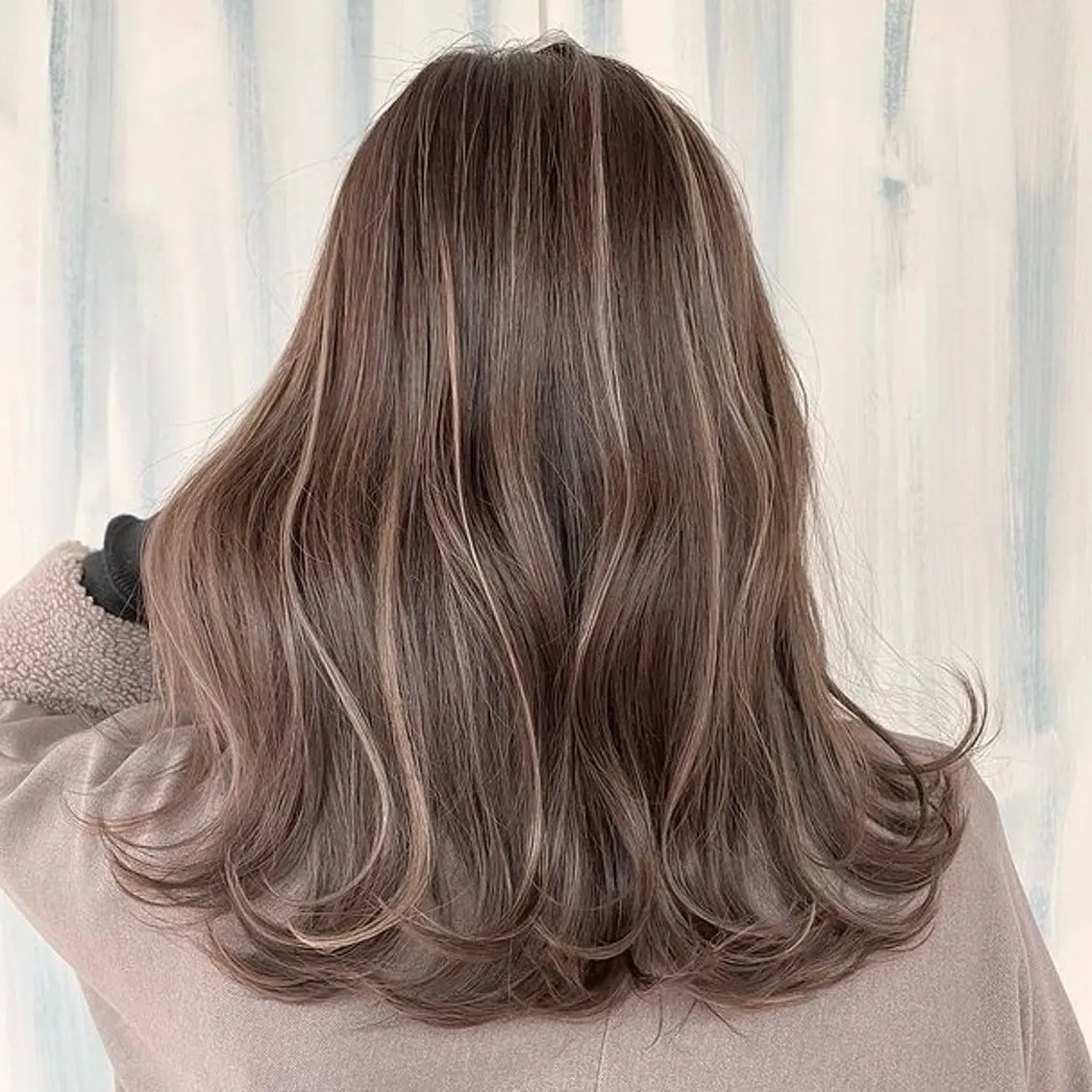 カラー ベージュカラー ブラウンカラー ハイライトカラー ハイトーン／暖色 👩🏼HONOKAのヘアスタイル