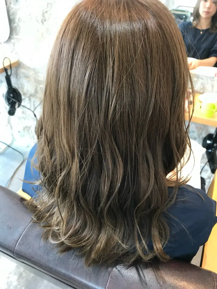 セミロング カラー 塚本 昂のヘアスタイル
