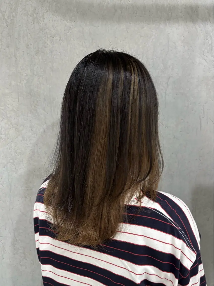 ミディアム 緑川 佳薫のヘアスタイル