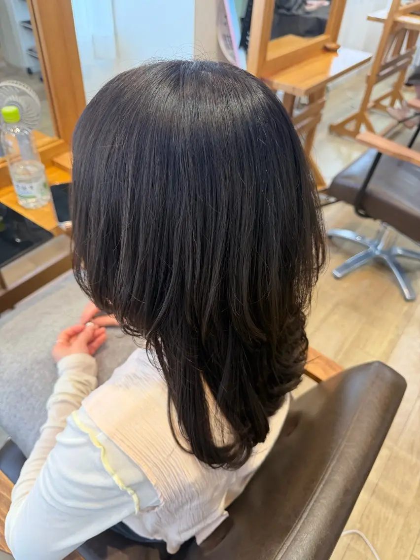 セミロング ヘアカラー トリートメント ヘッドスパ RENA｜透明感 カラー×癒しスパのヘアスタイル