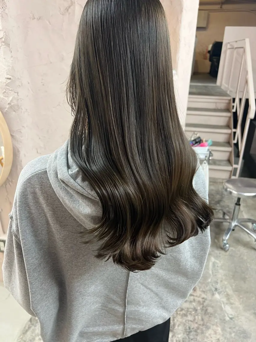 ロング カラー 透明感，髪質改善の プロ☝🏻前田俊樹✨のヘアスタイル