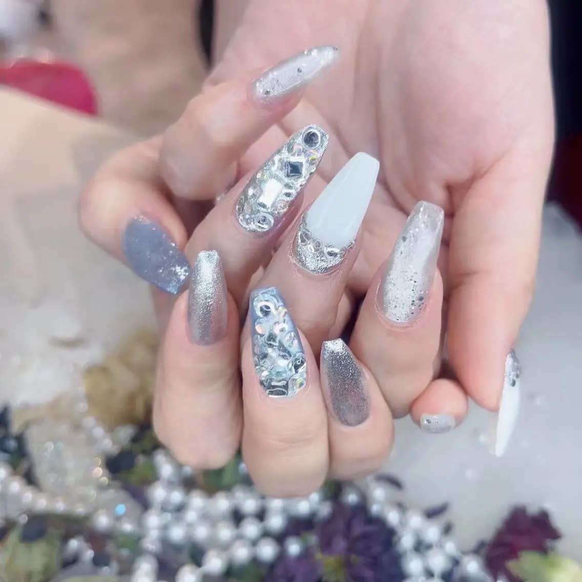ネイル キラキラネイル ストーンネイル Babarla nailのネイルデザイン