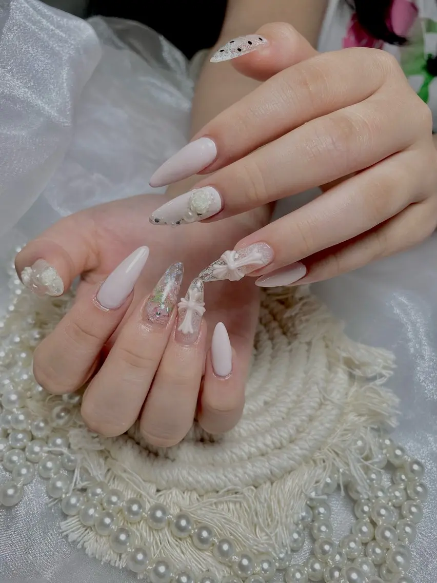 ネイル フラッシュネイル フレンチネイル グラデーション キラキラネイル 韓国ネイル ハンドネイル Hy nailsのネイルデザイン