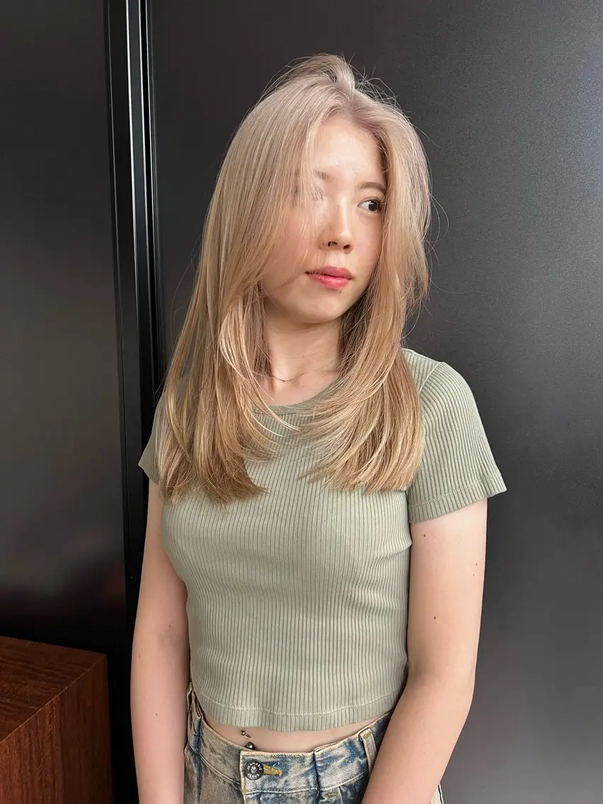 ミディアム カラー ブリーチ ケアブリーチ ダブルカラー ハイトーンカラー ボブ ヘアカラー トリートメント ヘアセット レイヤー専門家 ダブルカラー修のヘアスタイル