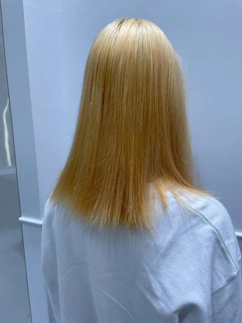 セミロング カラー ブリーチ 抜きっぱなしブロンド カットモデル無料✨ 塚田のヘアスタイル
