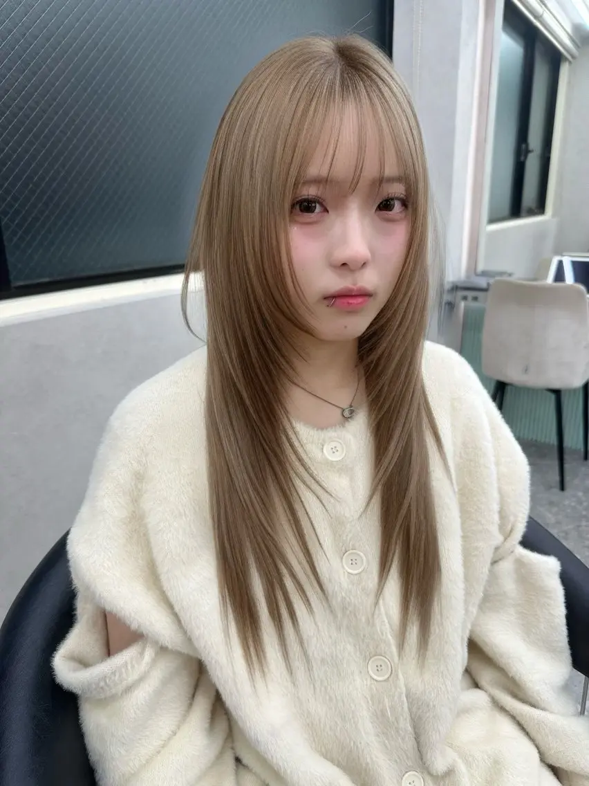 セミロング 顔周りカット ハッシュカット 髪質改善 韓国風ヘア レイヤーカット カット ヘアカラー トリートメント Lond  mare 🦋ayana🦋のヘアスタイル