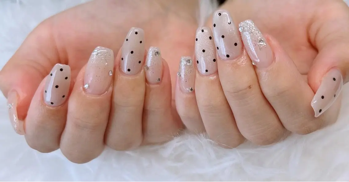 ネイル 長さ出し フレンチネイル 韓国ネイル ロングネイル マグネットネイル ハンドネイル Lee _nailのネイルデザイン