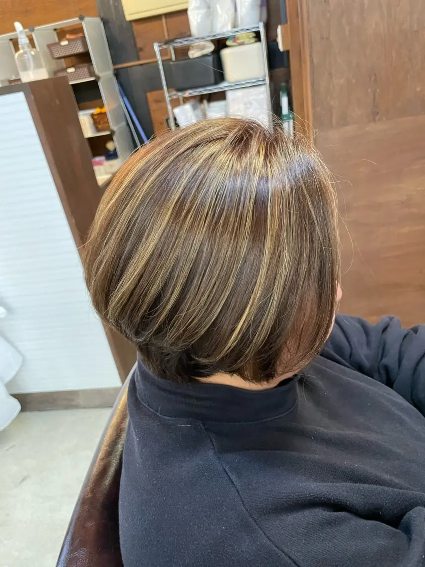 カラー EIGHT サイショ ミズキのヘアスタイル