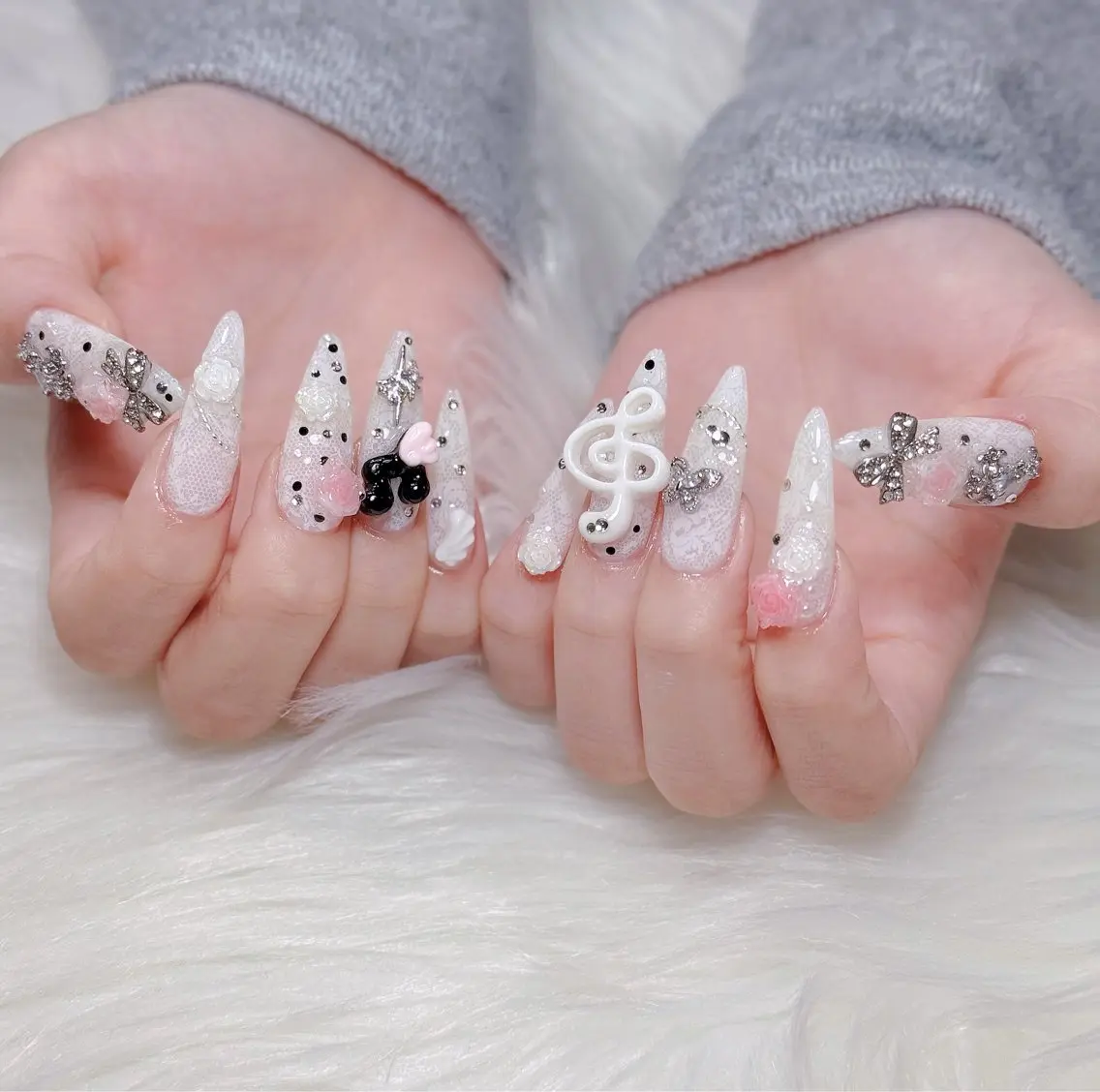 ネイル オーロラネイル チークネイル フットネイル フレンチネイル ジェルネイル ハンドネイル Nichi Nailsのネイルデザイン