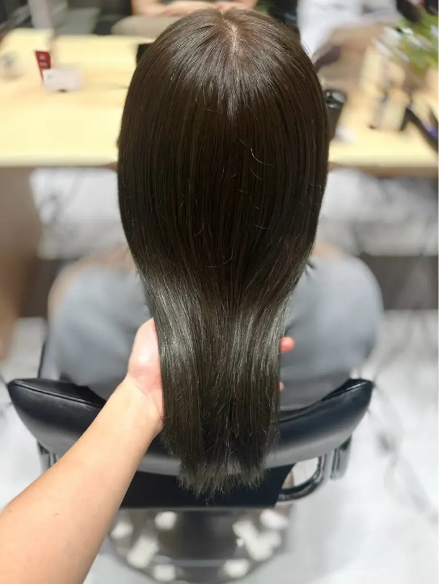 セミロング カラー ヘアカラー トリートメント ヘッドスパ ミオ💎ショート 透ける暗髪のヘアスタイル