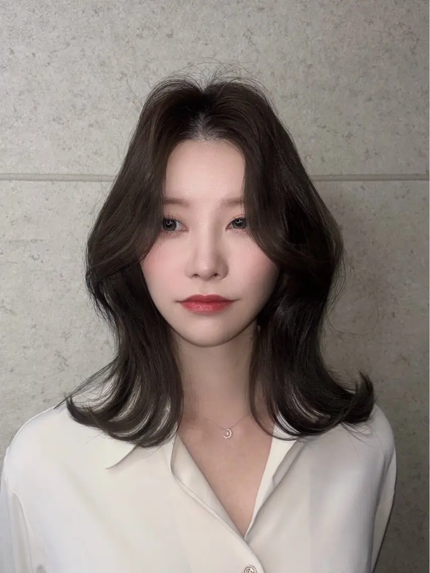 ミディアム レイヤーカット カット ヘアカラー トリートメント STAYGOLD⭐️ NANAMIのヘアスタイル