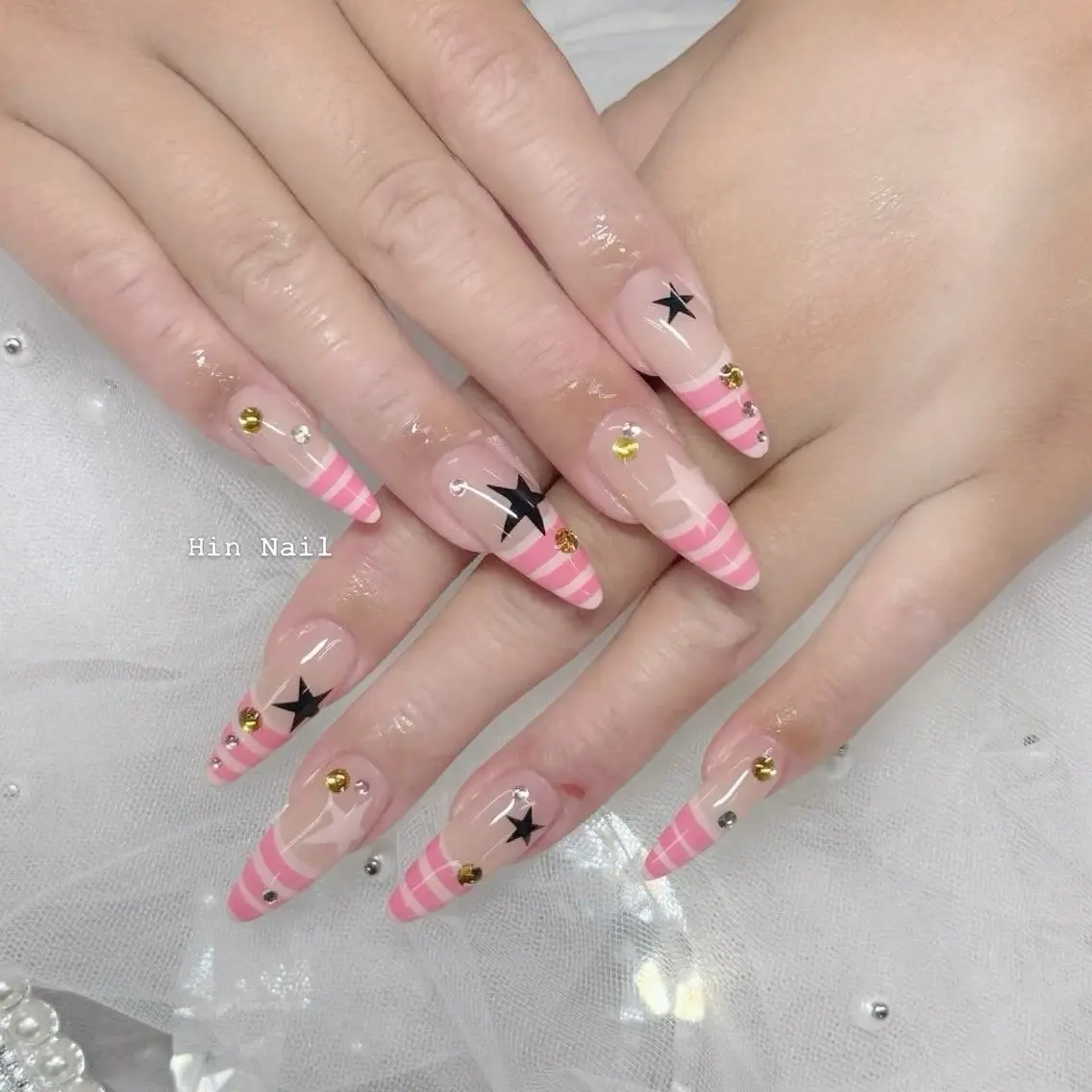 ネイル チークネイル ドット フットネイル フレンチネイル グラデーション ハンドネイル HIN NAILのネイルデザイン