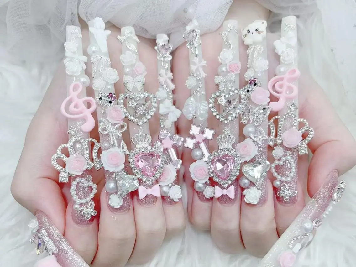 ネイル 長さ出し キラキラネイル 韓国ネイル ロングネイル マグネットネイル ハンドネイル ハンドケア Hachimochi 🌸長さ出し専門店のネイルデザイン