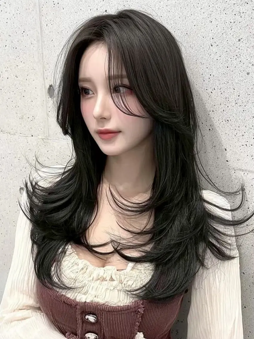 ロング カラー 鍋島 美華のヘアスタイル