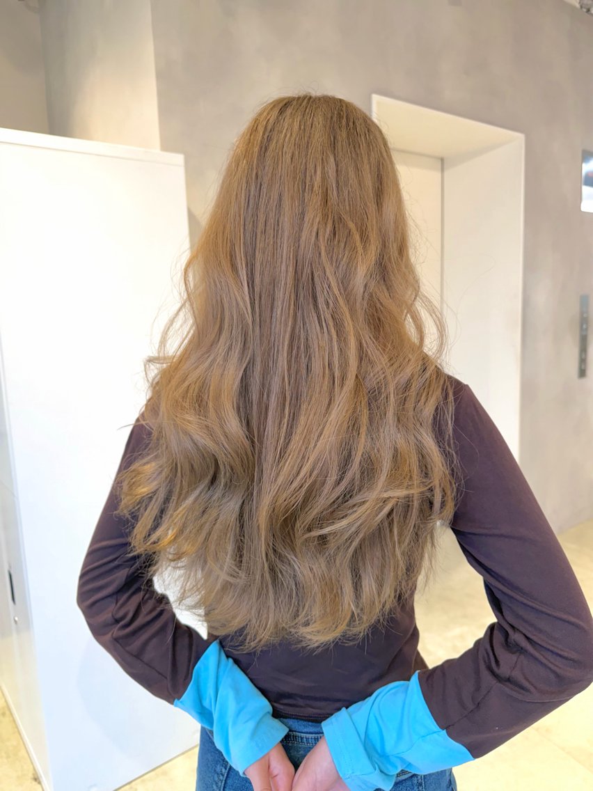 ロング カラー ロングレイヤー グレージュ オリーブグレージュ オリーブグレー レイヤーカット カット ヘアカラー トリートメント ブリーチ/ベージュ/ ショート/あかね🌼のヘアスタイル