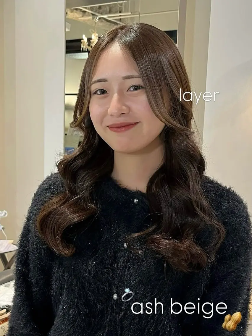 ロング カラー アッシュ ベージュカラー レイヤーカット 小顔カット ヘアカラー トリートメント trico心斎橋 ナツミのヘアスタイル