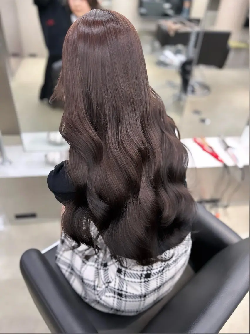 ロング カラー アッシュ ベージュカラー 黒髪 ブリーチ ダブルカラー ヘアカラー トリートメント ヘアセット 渋谷/原宿♡PELE 縮毛矯正/ストレートのヘアスタイル