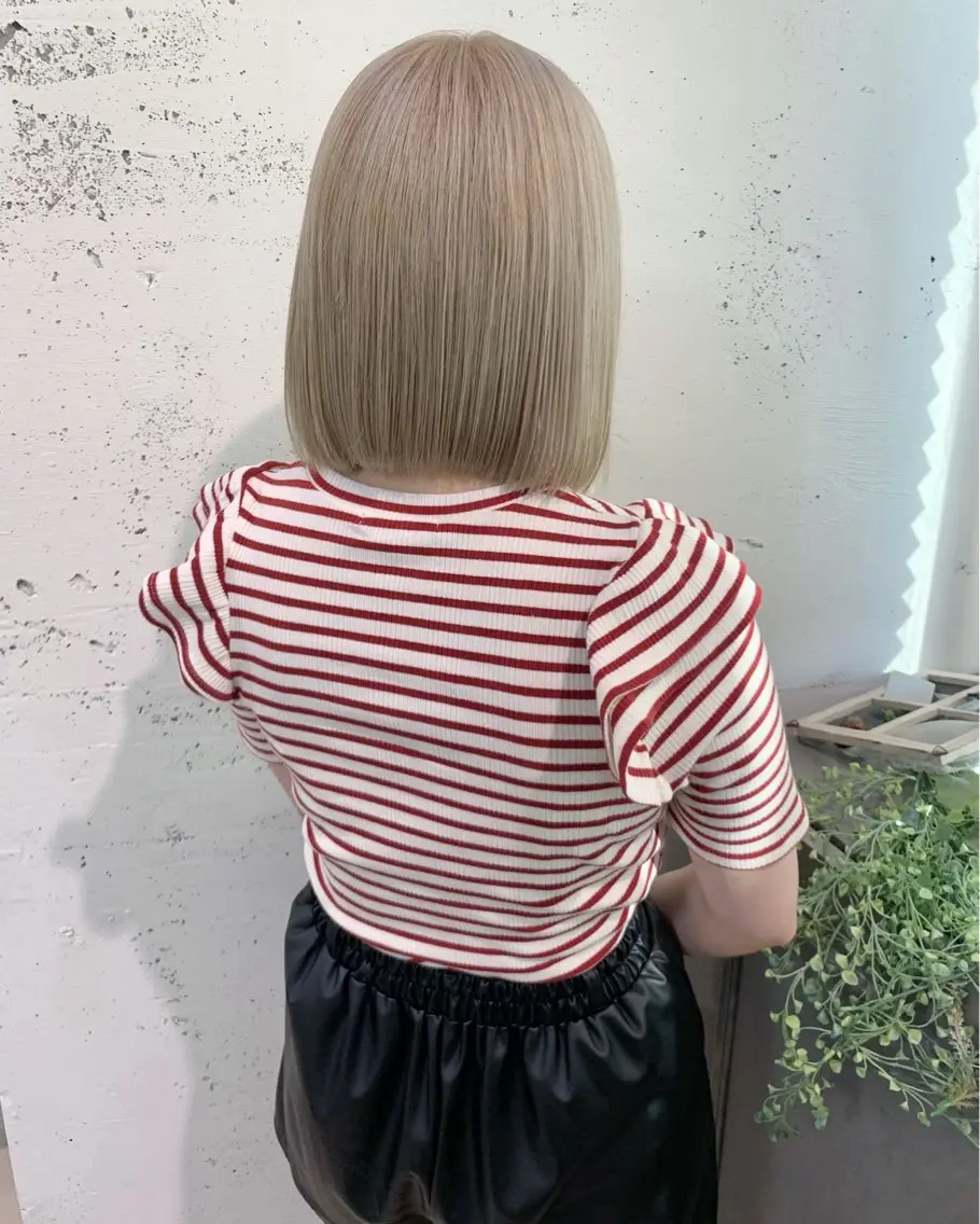 ショート カラー ベージュカラー 透明感カラー ハイトーンカラー ホワイトベージュ ボブ みすず🫧/ ハイトーンのヘアスタイル