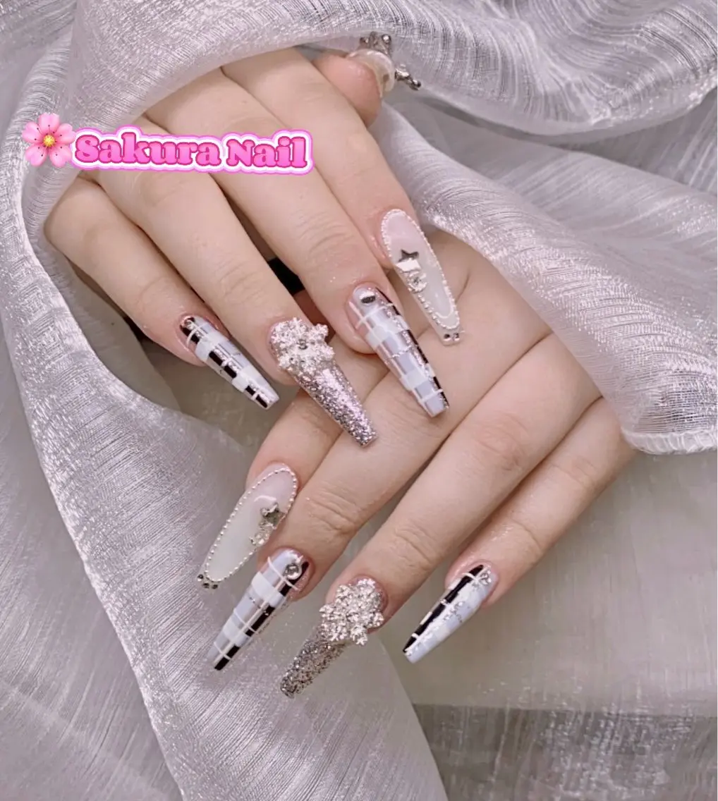 ネイル アートネイル オーロラネイル ボルドー チークネイル フレンチネイル ハンドネイル Sakura Nail Salonのネイルデザイン