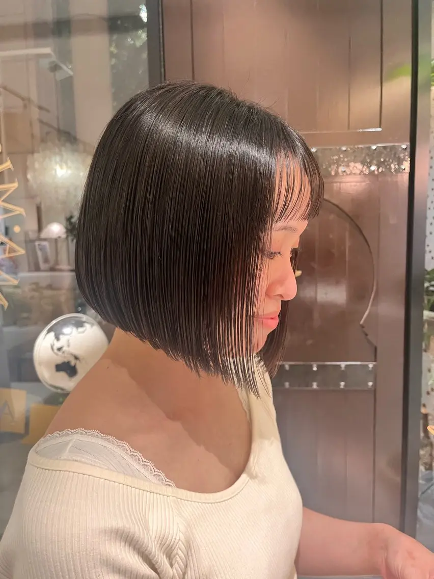 ショート ボブ オン眉 柴田 葉月のヘアスタイル