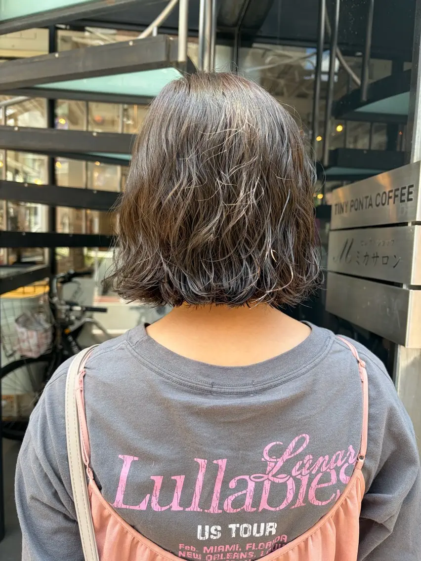ミディアム カラー パーマ カット ヘアカラー パーマ トリートメント レイヤー×初 パーマ|hinakoのヘアスタイル