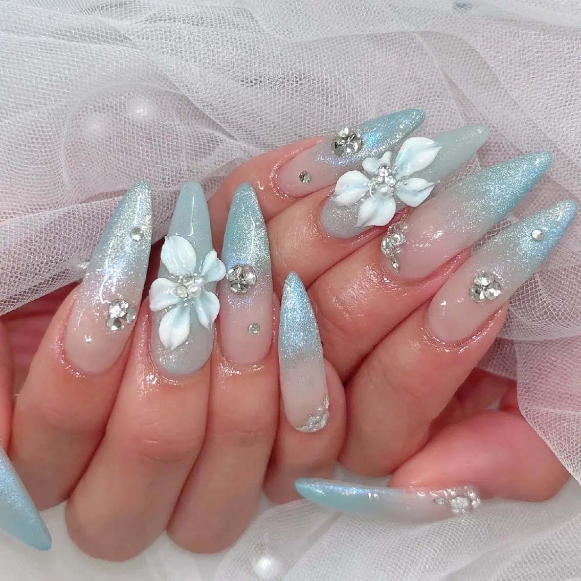ネイル フラワーネイル グラデーション 水色 ワンホンネイル ハンドネイル ハンドケア 心斎橋Salon Epokkuのネイルデザイン