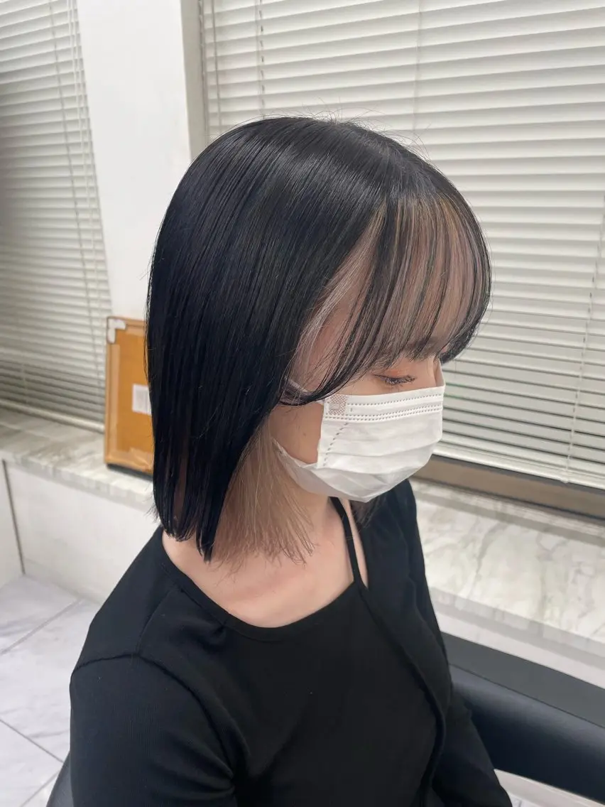 セミロング カラー 抜け感レイヤー︴ ニュアンスカラーのヘアスタイル