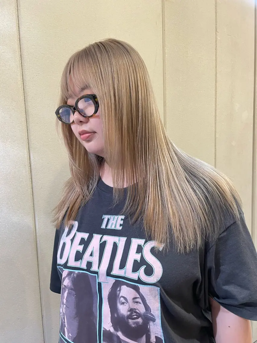 ロング カラー ベージュカラー ブリーチ ブロンド ブロンドベージュ カット ヘアカラー トリートメント 狩野 羅夢のヘアスタイル