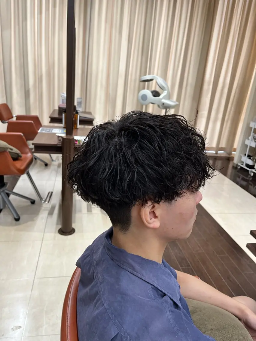 ショート パーマ メンズ マッシュ メンズパーマ 刈り上げ 波巻きパーマ スパイラルパーマ 🧊メンズ特化🧊 高木航希のヘアスタイル
