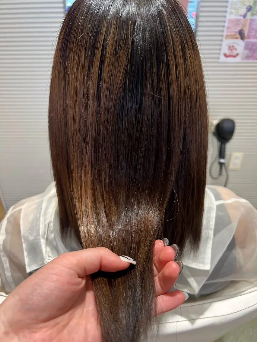ミディアム momb 折戸結菜のヘアスタイル