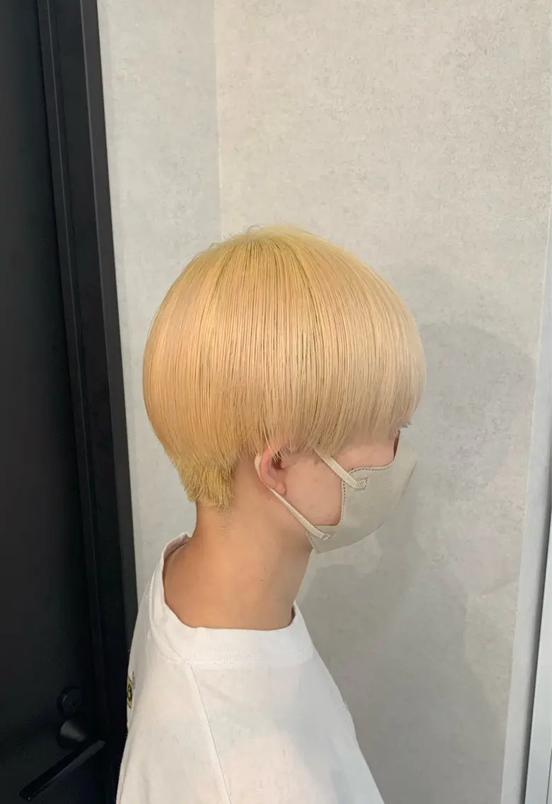 ショート カラー ブリーチ ハイトーンカラー 臼井 真人のヘアスタイル