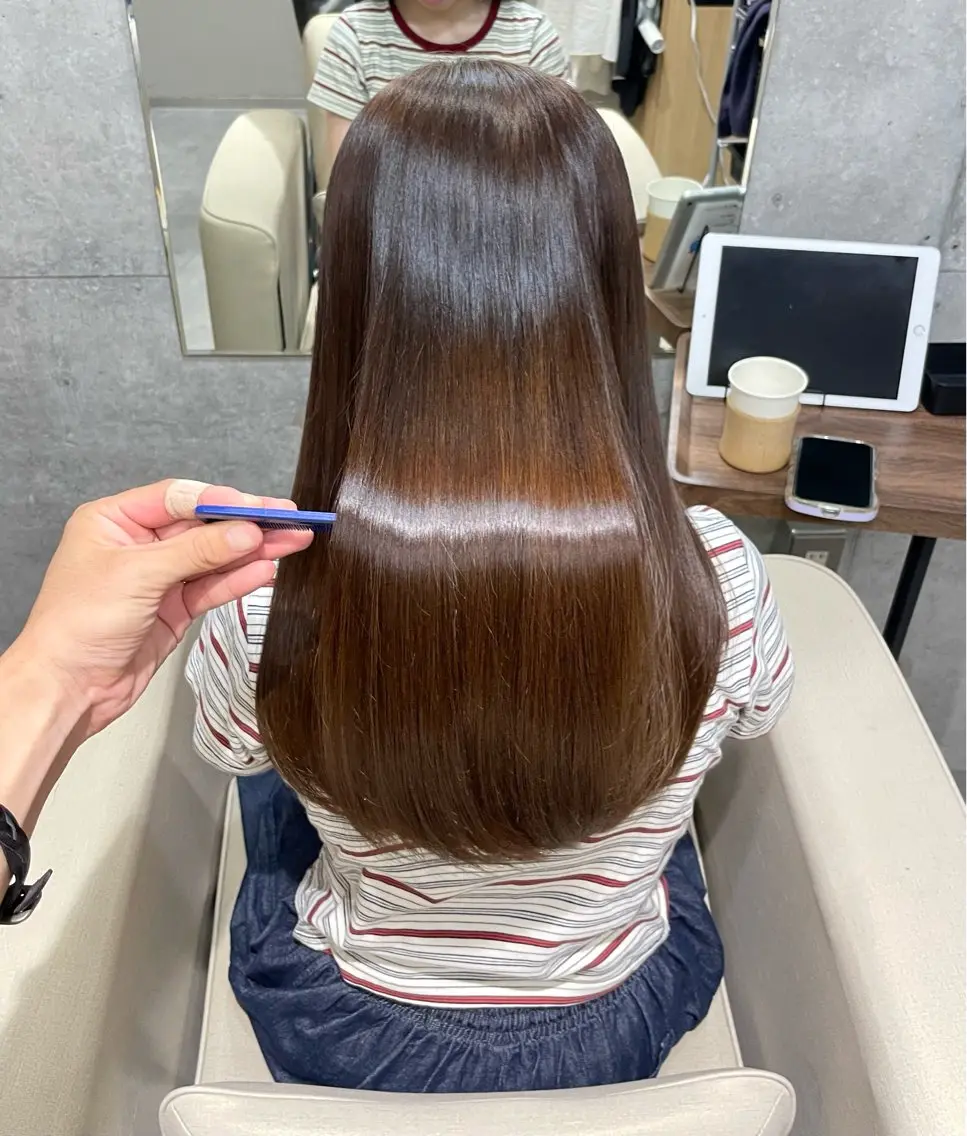 【最高の艶髪へ✨】カット＋縮毛矯正＋最高級髪質改善水素トリートメントの写真