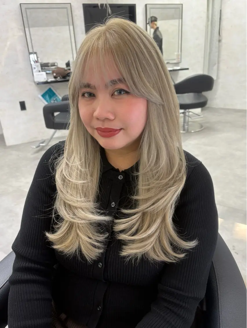ロング レイヤーカット ヘアカラー トリートメント ブリーチなしカラー ダブルカラーエクステのヘアスタイル