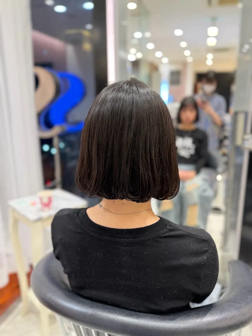 ショート パーマ カット パーマ コテ巻きパーマ💙 シノヤユイのヘアスタイル