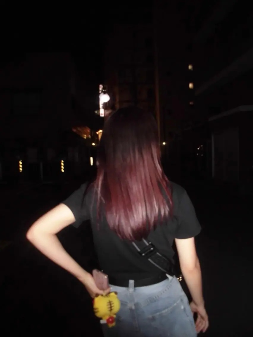 セミロング カラー ハイトーンカラー レッドカラー 三浦 瑠音のヘアスタイル
