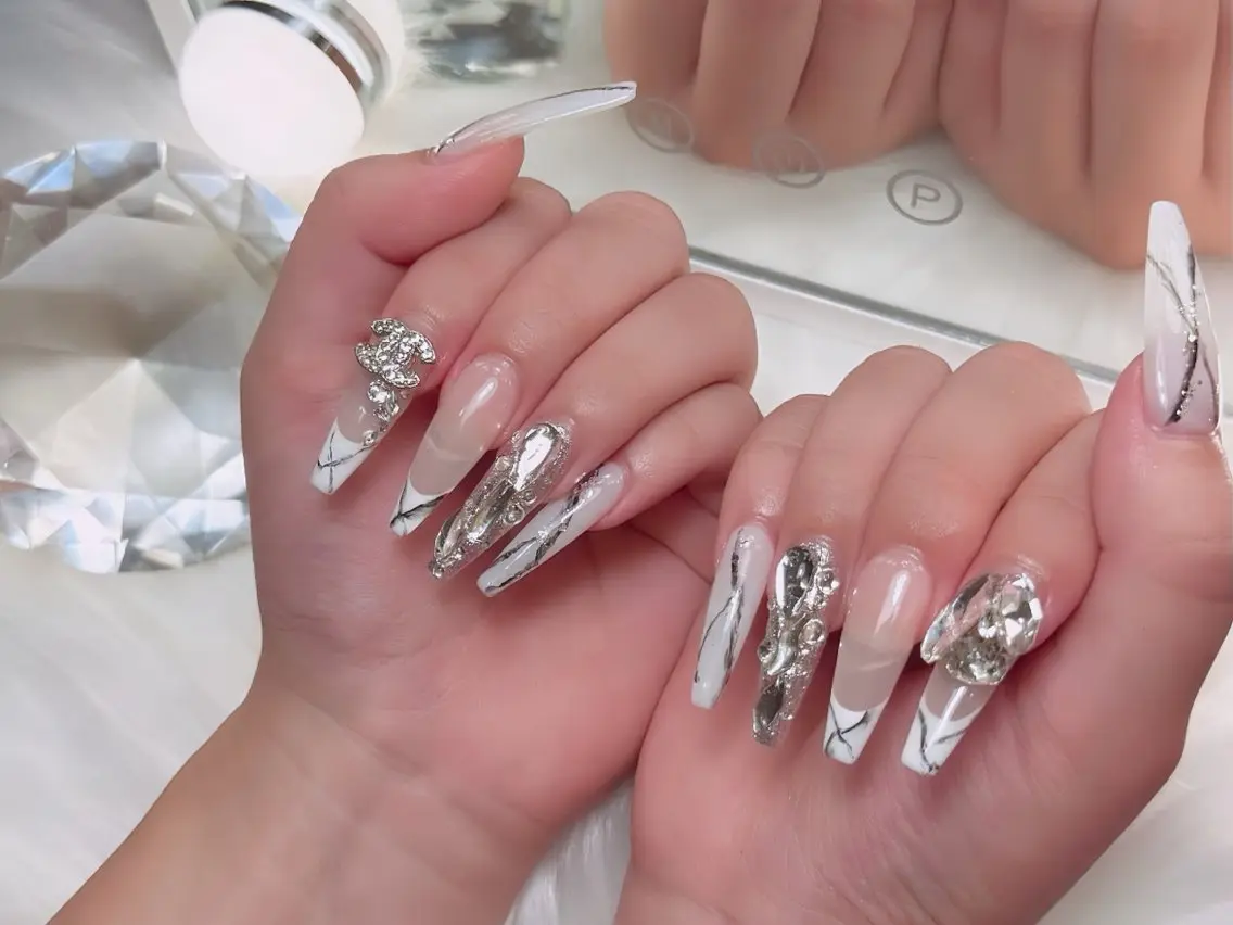 ネイル アートネイル フレンチネイル ジェルネイル 韓国ネイル マグネットネイル ハンドネイル Rin Nail 新大久保店のネイルデザイン