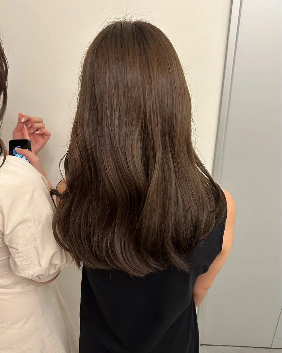 セミロング カット ヘアカラー トリートメント 【銀座】艶髪/上品な カラー特化/涼/駅近のヘアスタイル