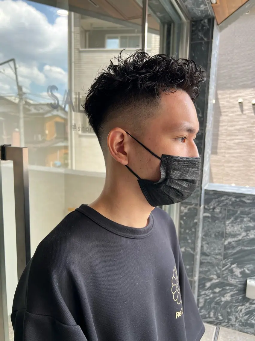 ショート パーマ メンズ フェードカット メンズパーマ 樋野 亮のヘアスタイル