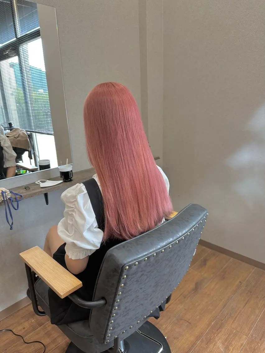 ロング カラー ピンクカラー ヘアカラー トリートメント 鵜飼 真伍のヘアスタイル