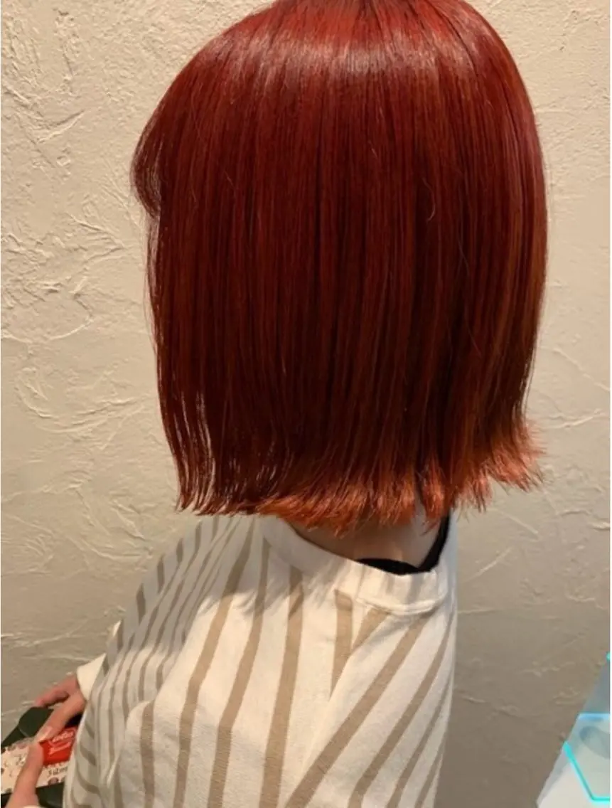 ミディアム カラー momb 折戸結菜のヘアスタイル