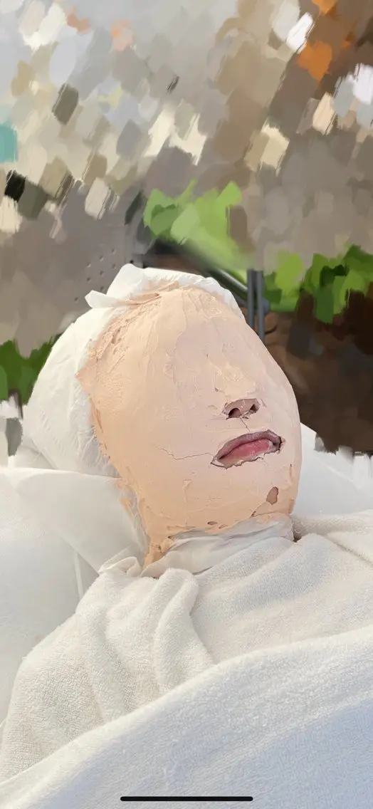 クレイマスクエステ《固まる泥パック》の写真