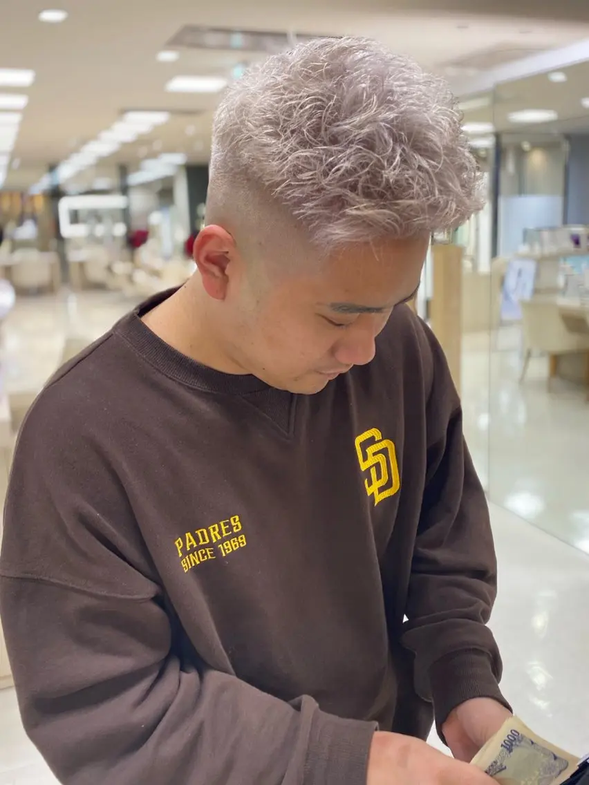 ショート カラー バレイヤージュ ベージュカラー ブリーチ ブロンド ケアブリーチ カット ヘアカラー トリートメント お悩み解決美容師🦚 片山/銀座/有楽町のヘアスタイル