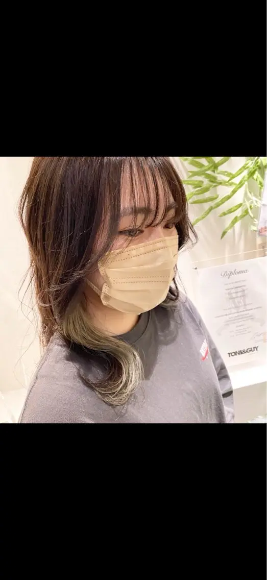 カラー 梅林 亜衣のヘアスタイル
