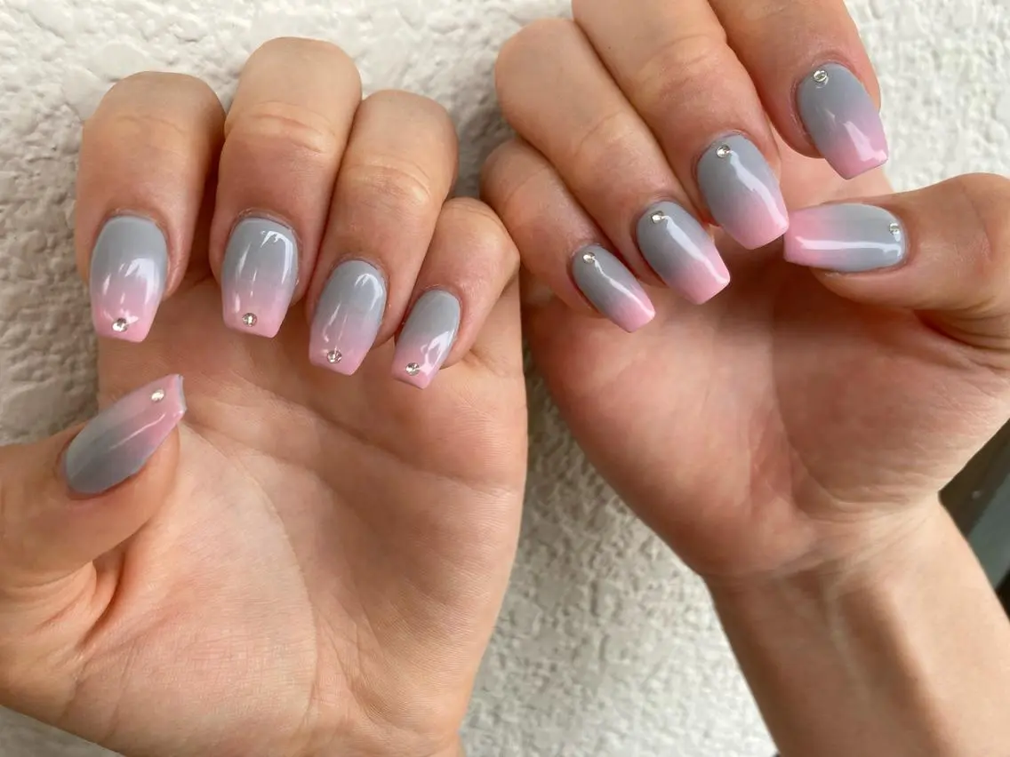 ミディアム ネイル ハンドネイル フットネイル ✴︎ Delightのネイルデザイン