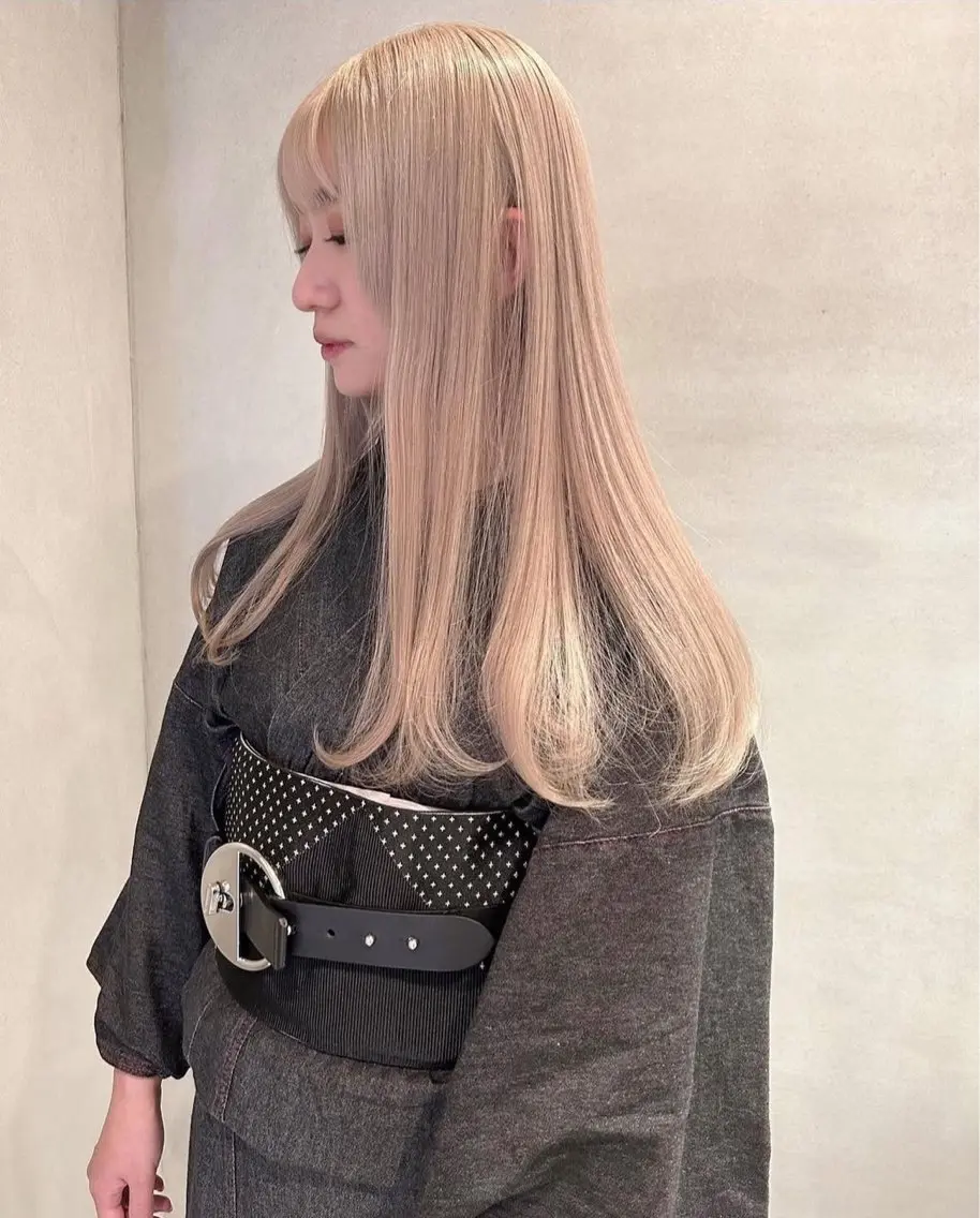 ロング カラー ヘアカラー トリートメント PELEハイトーン shinobuのヘアスタイル