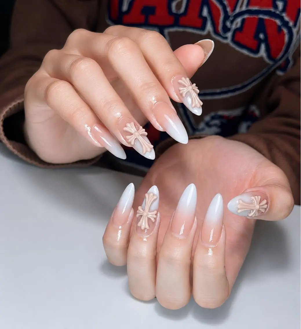 ネイル アートネイル ボルドー フレンチネイル ジェルネイル 氷ネイル・うるうるネイル ハンドネイル Julie NailSalonのネイルデザイン